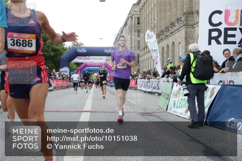 06.09.2026 - CURREX Alsterlauf Yannick Fuchs http://msf.ph/oto/10151038 06.09.2026 09:51:29 Ziel 2023, 2071, 2079, 2973, 2974, 3138, 3286, 3340, 3408, 3526, 3686, 3733, 3886, 4092, 4387, 4989, 5027, 5151, 5230, 5238, 5694, 5869, 6490, 8301 meine-sportfotos.de