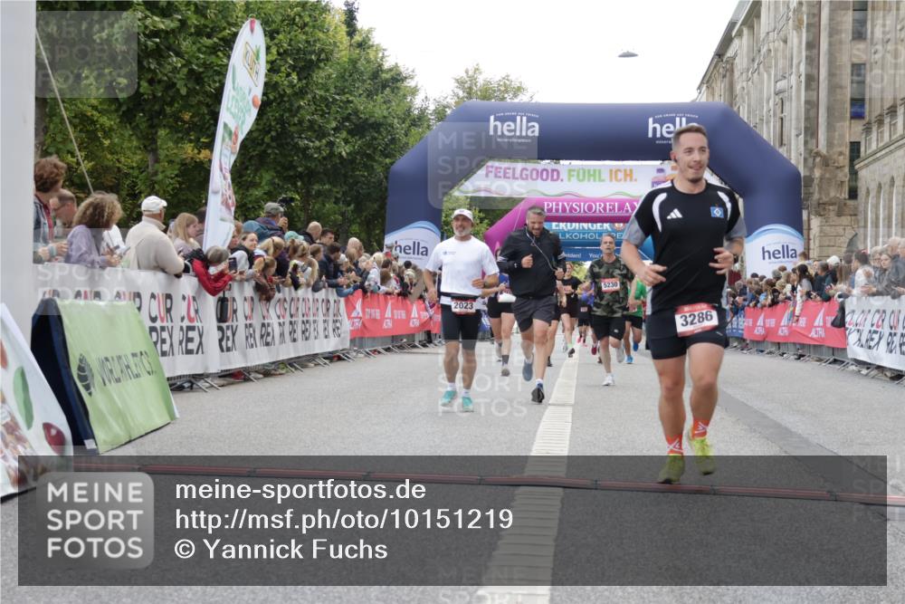 06.09.2026 - CURREX Alsterlauf Yannick Fuchs http://msf.ph/oto/10151219 06.09.2026 09:51:31 Ziel 2023, 2071, 2079, 3286, 3686, 3733, 4387, 4989, 5027, 5151, 5230, 5596, 5694, 5847, 5869, 6411, 6490, 8301 meine-sportfotos.de