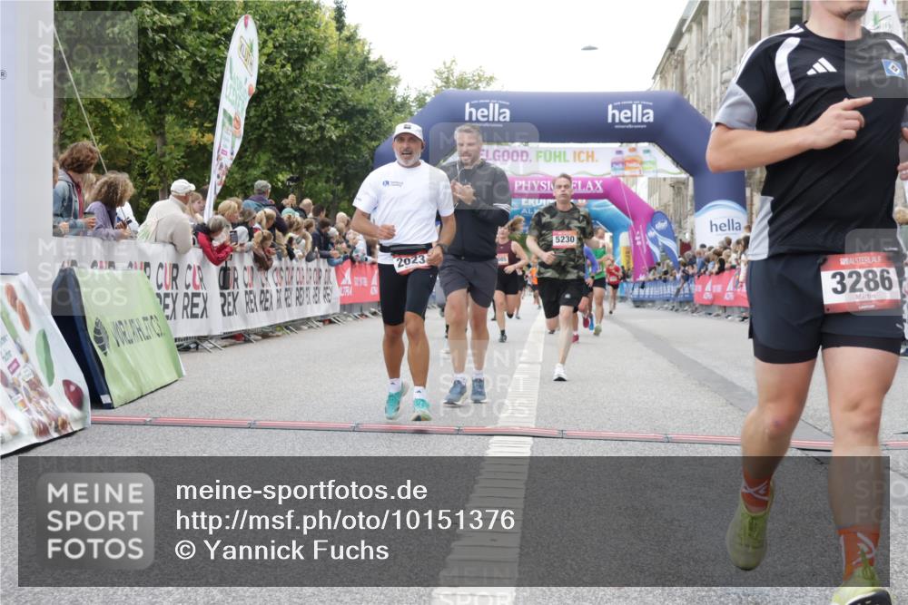 06.09.2026 - CURREX Alsterlauf Yannick Fuchs http://msf.ph/oto/10151376 06.09.2026 09:51:33 Ziel 2023, 3286, 3686, 3733, 4987, 4989, 5027, 5151, 5230, 5596, 5814, 5847, 5869, 6411, 6490, 8085, 8301 meine-sportfotos.de