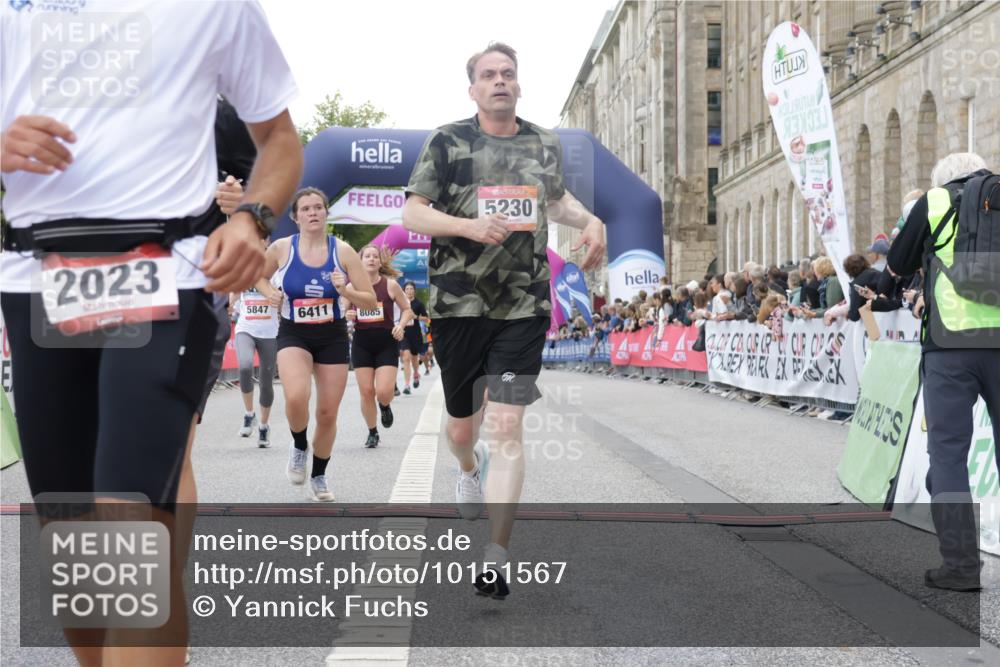 06.09.2026 - CURREX Alsterlauf Yannick Fuchs http://msf.ph/oto/10151567 06.09.2026 09:51:35 Ziel 2023, 3286, 3733, 4210, 4985, 4987, 5027, 5230, 5525, 5596, 5814, 5847, 6411, 6490, 8085 meine-sportfotos.de