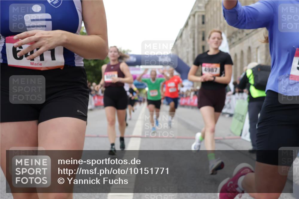06.09.2026 - CURREX Alsterlauf Yannick Fuchs http://msf.ph/oto/10151771 06.09.2026 09:51:37 Ziel 2023, 3286, 3733, 4210, 4985, 4987, 5230, 5525, 5596, 5814, 5847, 6405, 6411, 8085 meine-sportfotos.de