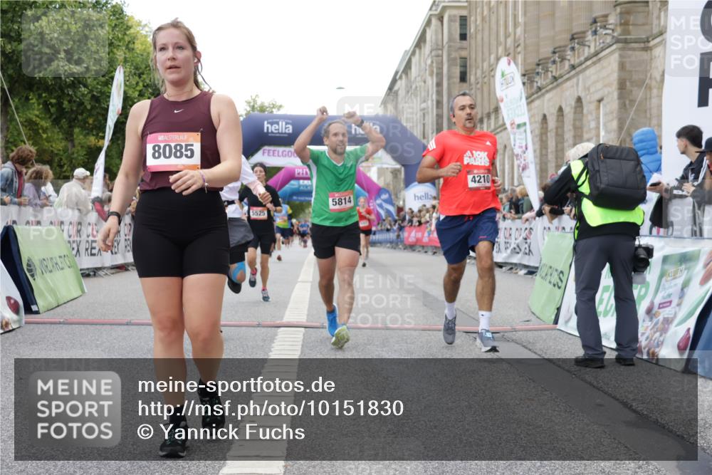 06.09.2026 - CURREX Alsterlauf Yannick Fuchs http://msf.ph/oto/10151830 06.09.2026 09:51:38 Ziel 2023, 3286, 3733, 4210, 4427, 4985, 4987, 5230, 5525, 5596, 5814, 5847, 6405, 6411, 6453, 8085 meine-sportfotos.de