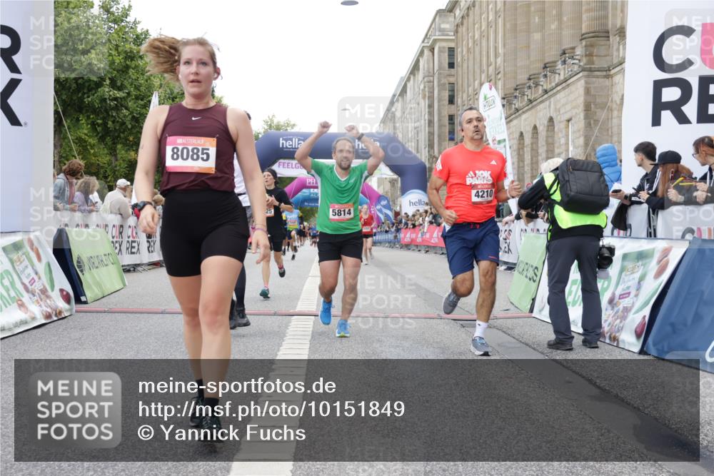 06.09.2026 - CURREX Alsterlauf Yannick Fuchs http://msf.ph/oto/10151849 06.09.2026 09:51:39 Ziel 2023, 3733, 4210, 4427, 4729, 4985, 4987, 5230, 5525, 5596, 5814, 5847, 6405, 6411, 6453, 8085, 8332 meine-sportfotos.de