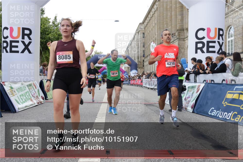 06.09.2026 - CURREX Alsterlauf Yannick Fuchs http://msf.ph/oto/10151907 06.09.2026 09:51:39 Ziel 2023, 3733, 4210, 4427, 4729, 4985, 4987, 5230, 5525, 5596, 5814, 5847, 6405, 6411, 6453, 8085, 8332 meine-sportfotos.de
