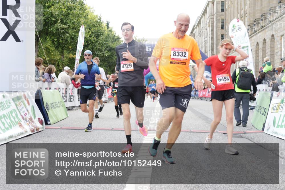 06.09.2026 - CURREX Alsterlauf Yannick Fuchs http://msf.ph/oto/10152449 06.09.2026 09:51:45 Ziel 2542, 3465, 4210, 4267, 4268, 4427, 4729, 4985, 5525, 5814, 6405, 6453, 8332 meine-sportfotos.de