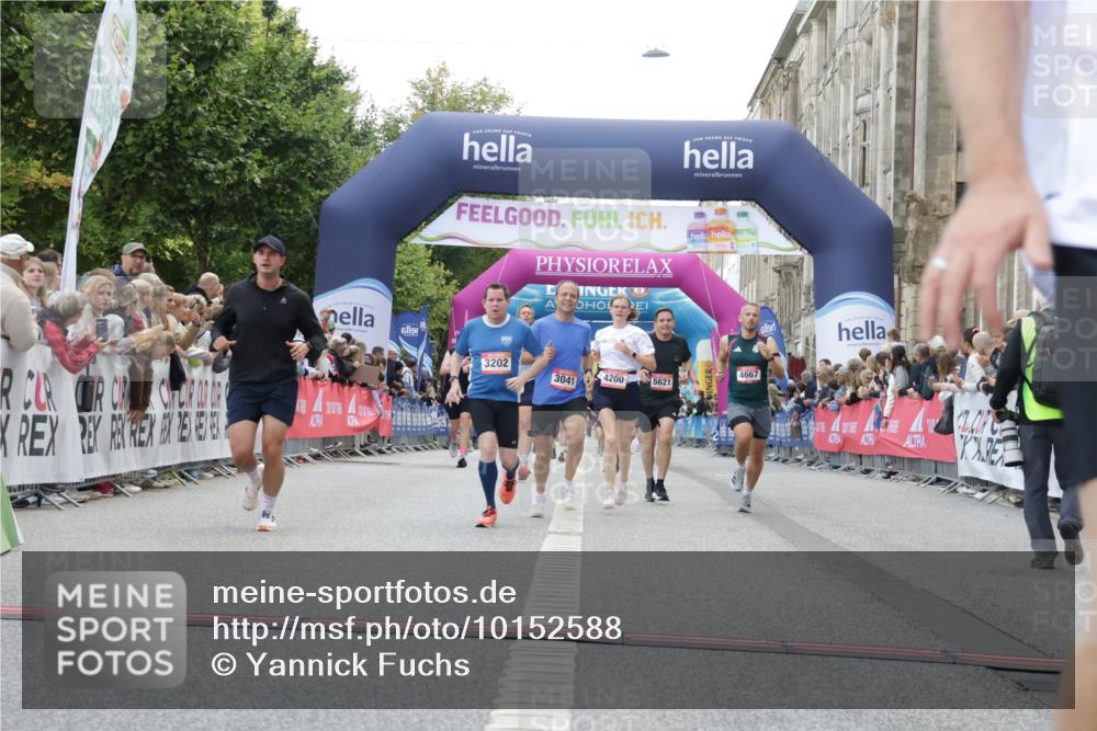 06.09.2026 - CURREX Alsterlauf Yannick Fuchs http://msf.ph/oto/10152588 06.09.2026 09:51:49 Ziel 2542, 3041, 3202, 3465, 4200, 4267, 4268, 4427, 4667, 4729, 4845, 5621, 6023, 6405, 6453, 8332 meine-sportfotos.de