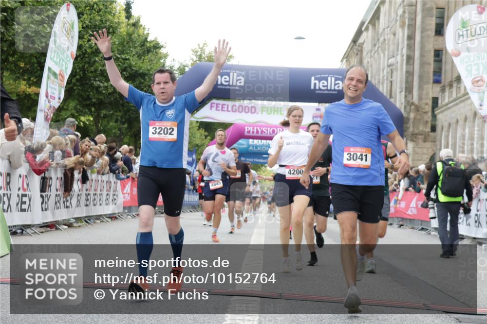 06.09.2026 - CURREX Alsterlauf Yannick Fuchs http://msf.ph/oto/10152764 06.09.2026 09:51:51 Ziel 2542, 3041, 3202, 3465, 4200, 4267, 4268, 4332, 4333, 4667, 4729, 4845, 5621, 5882, 6023, 8332 meine-sportfotos.de