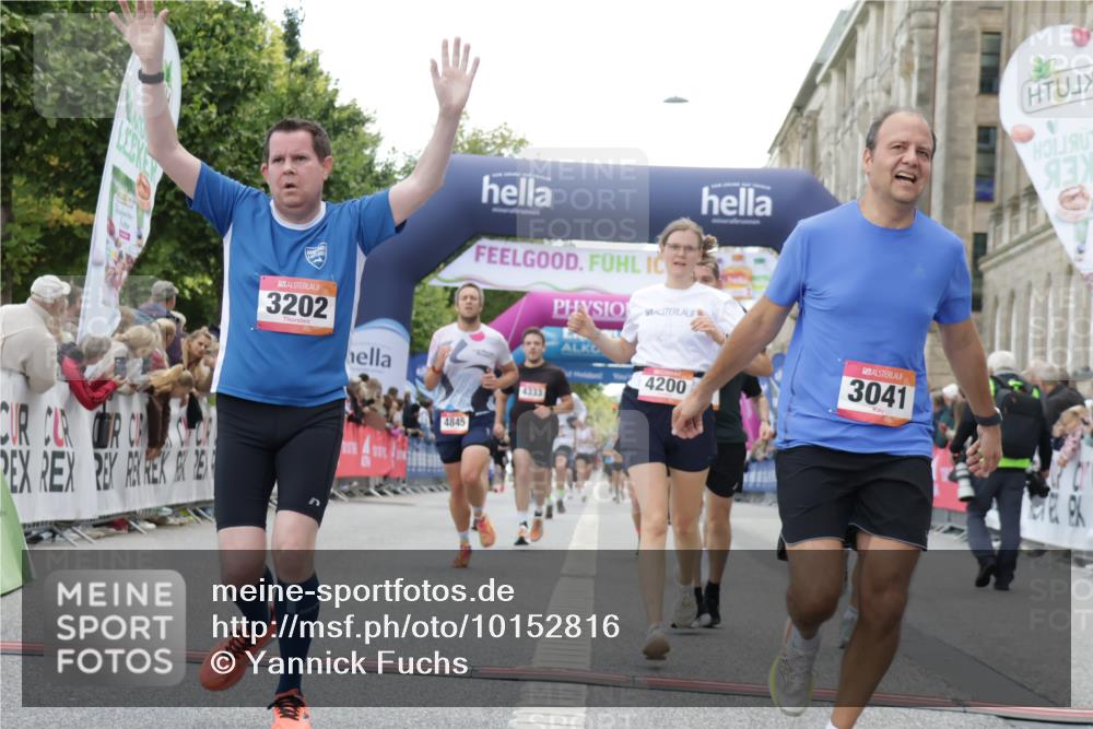 06.09.2026 - CURREX Alsterlauf Yannick Fuchs http://msf.ph/oto/10152816 06.09.2026 09:51:52 Ziel 2002, 2542, 3041, 3202, 3465, 4200, 4267, 4268, 4332, 4333, 4667, 4845, 5621, 5882, 6023 meine-sportfotos.de