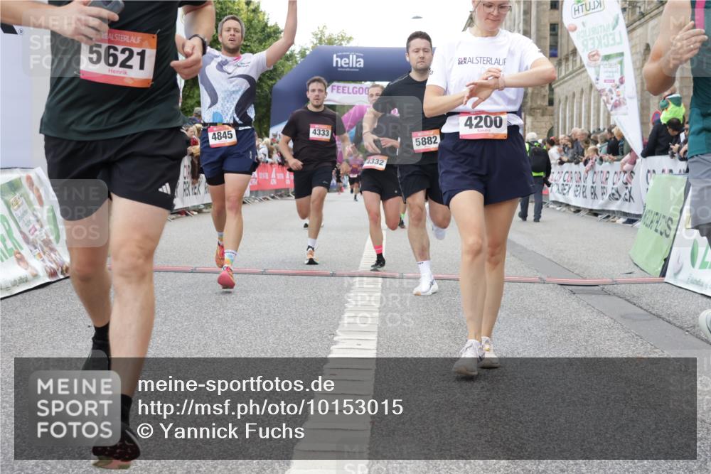 06.09.2026 - CURREX Alsterlauf Yannick Fuchs http://msf.ph/oto/10153015 06.09.2026 09:51:54 Ziel 2002, 2719, 3041, 3202, 3465, 4200, 4267, 4268, 4332, 4333, 4667, 4742, 4845, 5621, 5882, 6023 meine-sportfotos.de