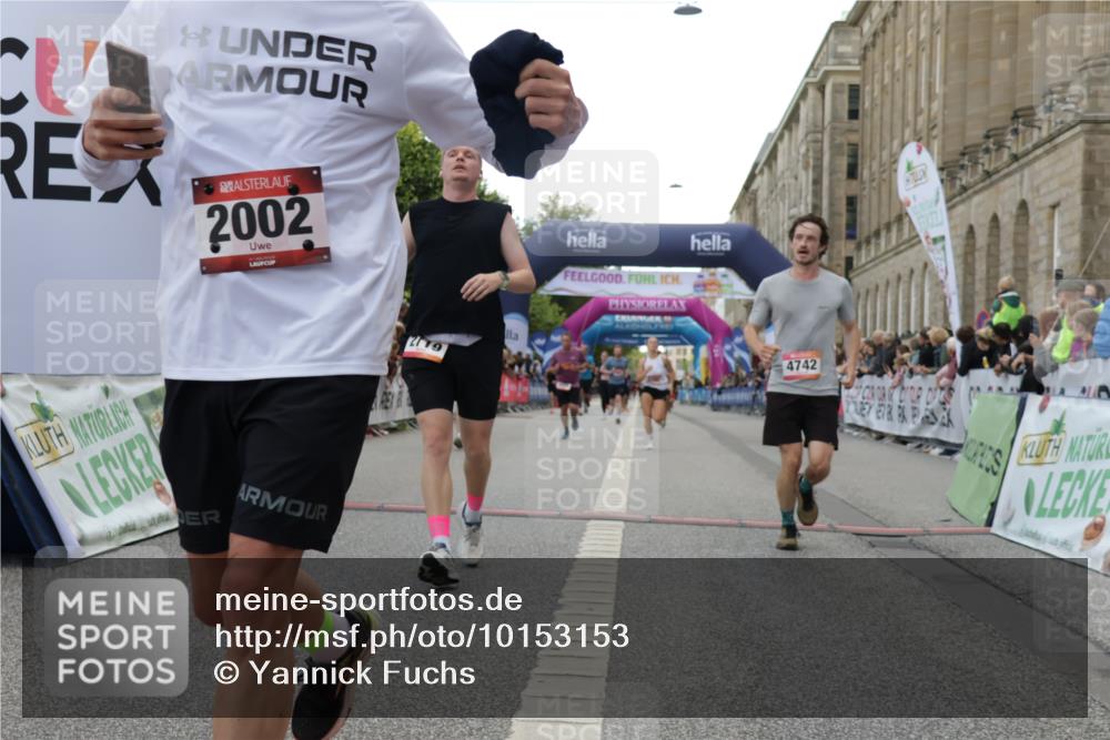 06.09.2026 - CURREX Alsterlauf Yannick Fuchs http://msf.ph/oto/10153153 06.09.2026 09:51:58 Ziel 2002, 2719, 3041, 3202, 4200, 4332, 4333, 4667, 4742, 4845, 5621, 5862, 5882, 6023, 6092, 6206, 8280 meine-sportfotos.de