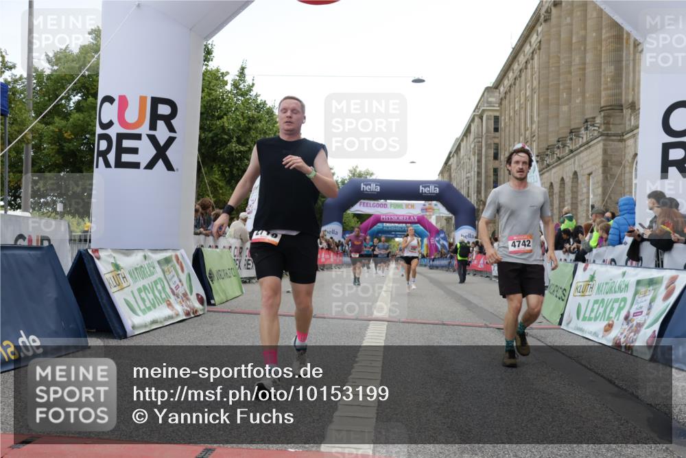 06.09.2026 - CURREX Alsterlauf Yannick Fuchs http://msf.ph/oto/10153199 06.09.2026 09:51:59 Ziel 2002, 2719, 3041, 3202, 4200, 4250, 4332, 4333, 4667, 4742, 4845, 5621, 5862, 5882, 6092, 6206, 8280 meine-sportfotos.de