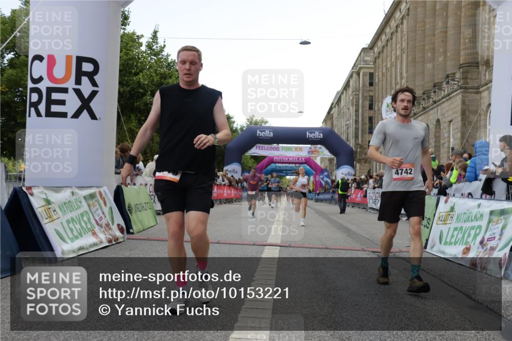 06.09.2026 - CURREX Alsterlauf Yannick Fuchs http://msf.ph/oto/10153221 06.09.2026 09:51:59 Ziel 2002, 2719, 3041, 3202, 4200, 4250, 4332, 4333, 4667, 4742, 4845, 5621, 5862, 5882, 6092, 6206, 8280 meine-sportfotos.de