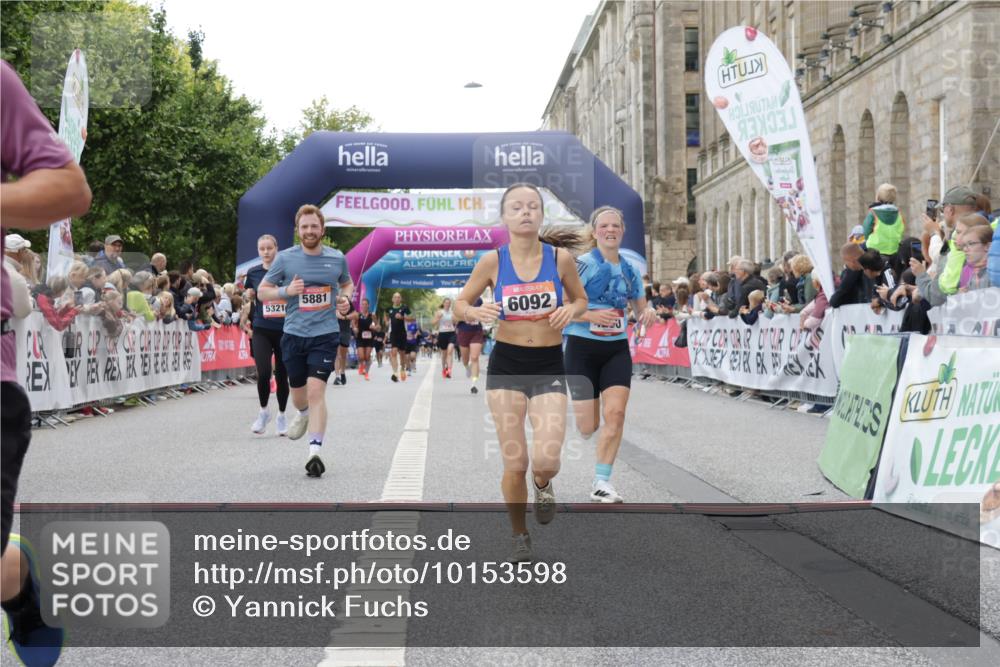 06.09.2026 - CURREX Alsterlauf Yannick Fuchs http://msf.ph/oto/10153598 06.09.2026 09:52:04 Ziel 2002, 2719, 3839, 3975, 4250, 4567, 4742, 5321, 5862, 5881, 6092, 6206, 8280 meine-sportfotos.de