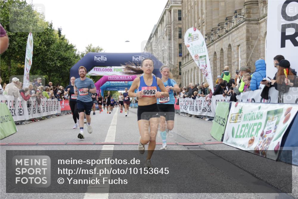 06.09.2026 - CURREX Alsterlauf Yannick Fuchs http://msf.ph/oto/10153645 06.09.2026 09:52:04 Ziel 2002, 2719, 3839, 3975, 4250, 4567, 4742, 5321, 5862, 5881, 6092, 6206, 8280 meine-sportfotos.de