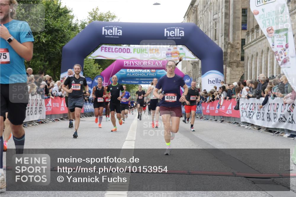 06.09.2026 - CURREX Alsterlauf Yannick Fuchs http://msf.ph/oto/10153954 06.09.2026 09:52:08 Ziel 2118, 2284, 3301, 3789, 3839, 3975, 4250, 4462, 4567, 5321, 5862, 5881, 6092, 6206, 8071, 8280 meine-sportfotos.de