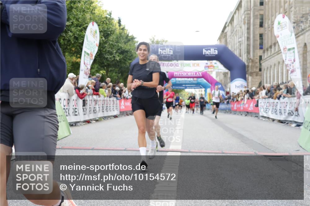 06.09.2026 - CURREX Alsterlauf Yannick Fuchs http://msf.ph/oto/10154572 06.09.2026 09:52:18 Ziel 2118, 2191, 2284, 2758, 2765, 3124, 3289, 3450, 3789, 4301, 4462, 5129, 5287, 8071 meine-sportfotos.de