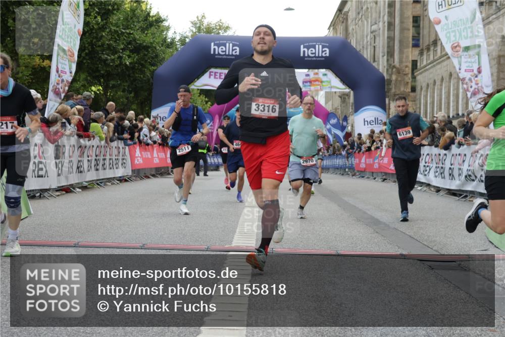 06.09.2026 - CURREX Alsterlauf Yannick Fuchs http://msf.ph/oto/10155818 06.09.2026 09:52:27 Ziel 2495, 2511, 2765, 2970, 3124, 3217, 3316, 4005, 4301, 4643, 4935, 5294, 5323, 5454, 5677, 6139 meine-sportfotos.de