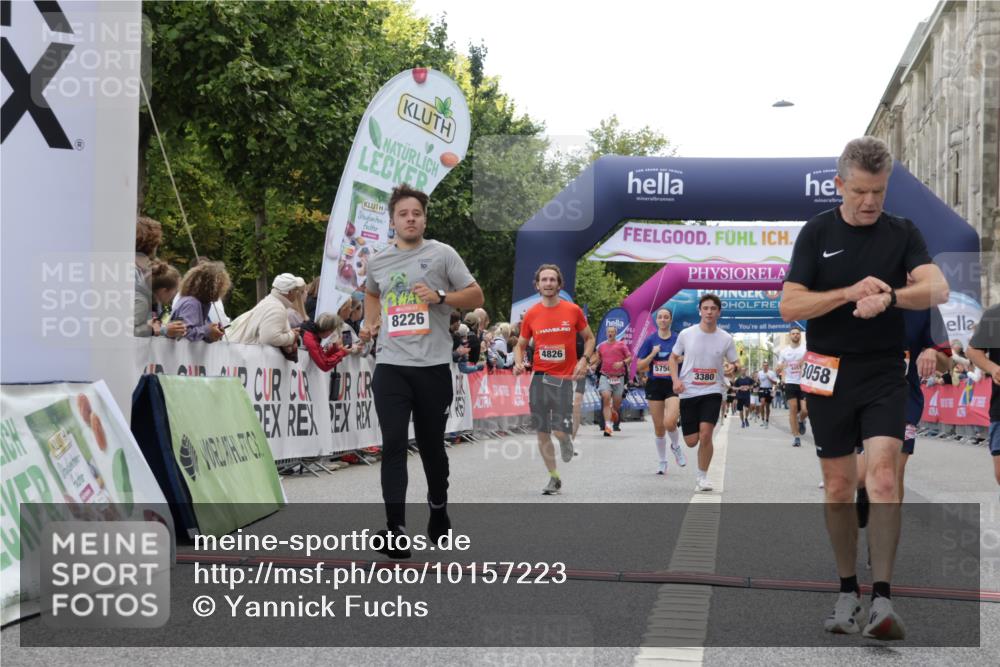 06.09.2026 - CURREX Alsterlauf Yannick Fuchs http://msf.ph/oto/10157223 06.09.2026 09:52:39 Ziel 2529, 2936, 3058, 3380, 3471, 3808, 4375, 4826, 5294, 5750, 5928, 8226 meine-sportfotos.de