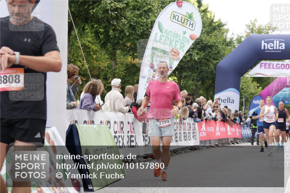 06.09.2026 - CURREX Alsterlauf Yannick Fuchs http://msf.ph/oto/10157890 06.09.2026 09:52:46 Ziel 2799, 2936, 3380, 3808, 4226, 4375, 4457, 4826, 5750, 5928, 6232, 8226 meine-sportfotos.de