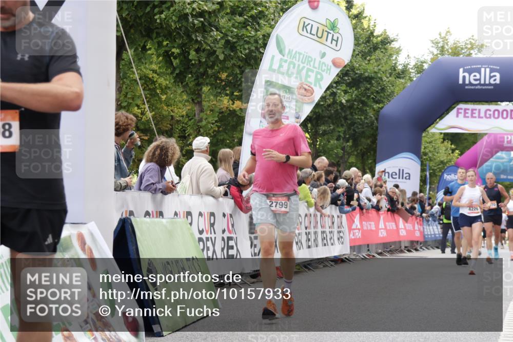 06.09.2026 - CURREX Alsterlauf Yannick Fuchs http://msf.ph/oto/10157933 06.09.2026 09:52:46 Ziel 2799, 2936, 3380, 3808, 4226, 4375, 4457, 4826, 5750, 5928, 6232, 8226 meine-sportfotos.de