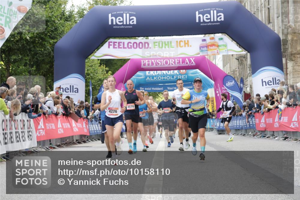 06.09.2026 - CURREX Alsterlauf Yannick Fuchs http://msf.ph/oto/10158110 06.09.2026 09:52:47 Ziel 2510, 2799, 2936, 3135, 3380, 3808, 4226, 4375, 4457, 4570, 4826, 5750, 5928, 6232, 8226, 8324 meine-sportfotos.de