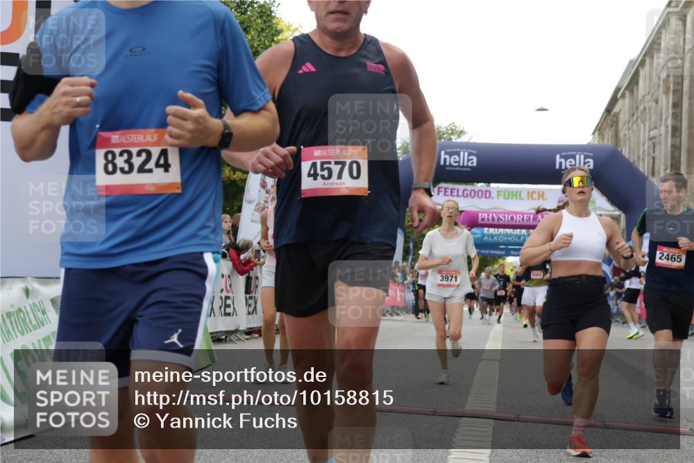 06.09.2026 - CURREX Alsterlauf Yannick Fuchs http://msf.ph/oto/10158815 06.09.2026 09:52:53 Ziel 2438, 2465, 2510, 2799, 3135, 3954, 3971, 4226, 4570, 5048, 6062, 6232, 8025, 8324 meine-sportfotos.de