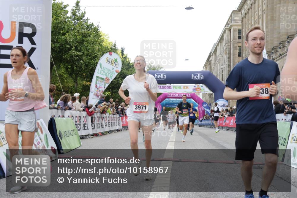 06.09.2026 - CURREX Alsterlauf Yannick Fuchs http://msf.ph/oto/10158967 06.09.2026 09:52:55 Ziel 2438, 2465, 2510, 3135, 3954, 3971, 4226, 4570, 4780, 4781, 5048, 5522, 6062, 6232, 6314, 8025, 8324 meine-sportfotos.de
