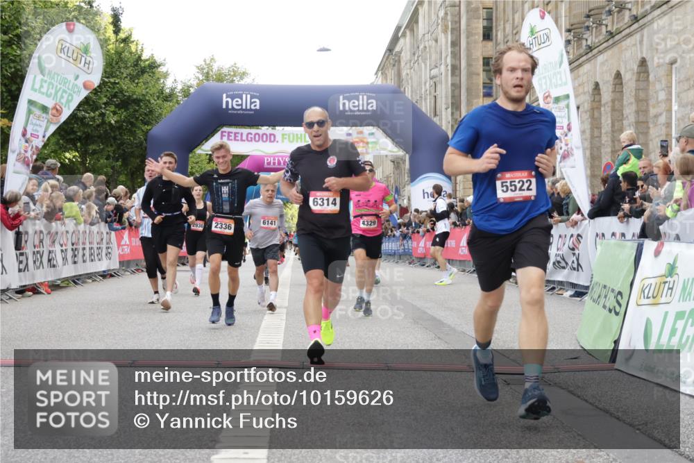 06.09.2026 - CURREX Alsterlauf Yannick Fuchs http://msf.ph/oto/10159626 06.09.2026 09:53:00 Ziel 2336, 2438, 2464, 2465, 2930, 3594, 3913, 3954, 3971, 4329, 4780, 4781, 5048, 5253, 5522, 6062, 6141, 6156, 6314, 8025, 8190, 8334 meine-sportfotos.de