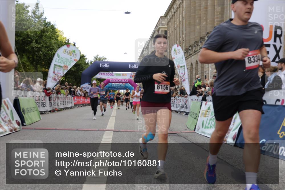 06.09.2026 - CURREX Alsterlauf Yannick Fuchs http://msf.ph/oto/10160881 06.09.2026 09:53:06 Ziel 2336, 2464, 2930, 3594, 3913, 4269, 4329, 4336, 4539, 4760, 4780, 4781, 5202, 5253, 5522, 6141, 6156, 6314, 8190, 8334 meine-sportfotos.de