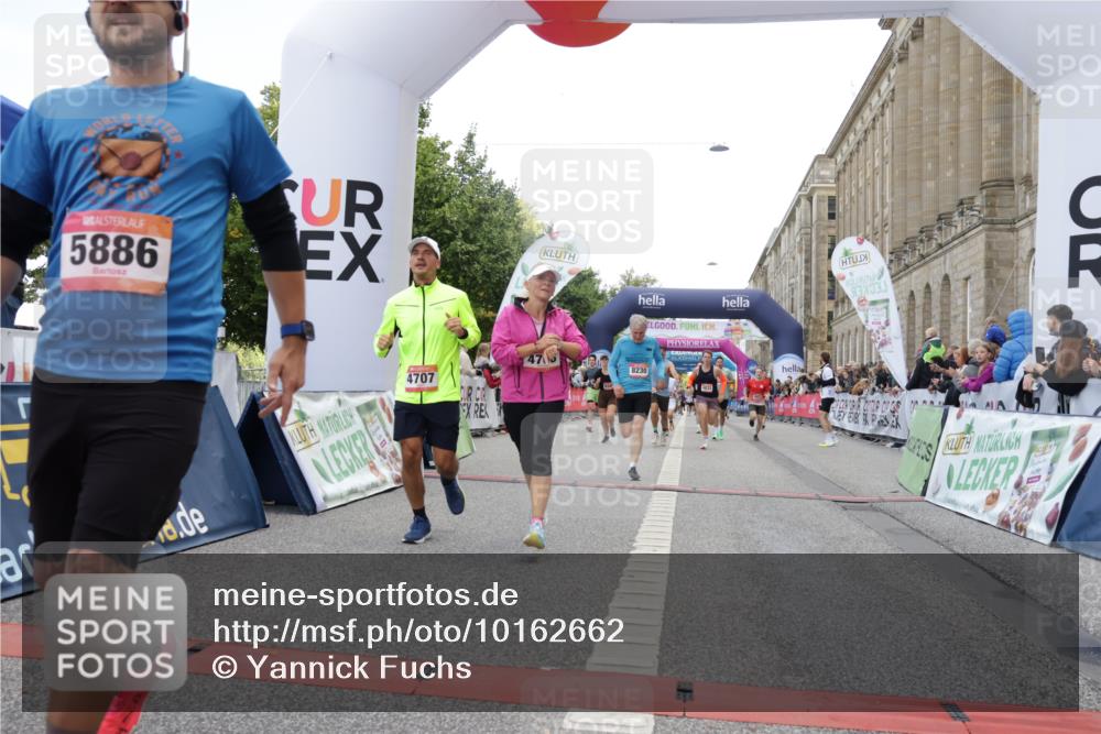 06.09.2026 - CURREX Alsterlauf Yannick Fuchs http://msf.ph/oto/10162662 06.09.2026 09:53:15 Ziel 2036, 2704, 3087, 4269, 4305, 4336, 4465, 4539, 4584, 4623, 4707, 4708, 4760, 4833, 4991, 5202, 5681, 5886, 5935, 5983, 8173, 8187, 8230, 8340 meine-sportfotos.de