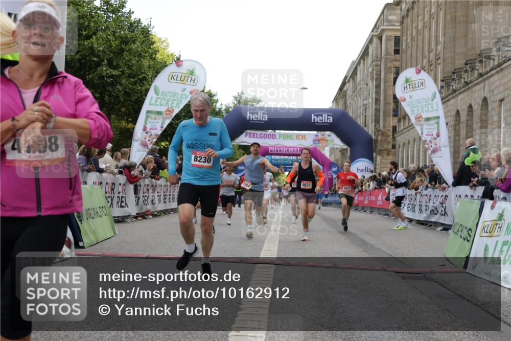 06.09.2026 - CURREX Alsterlauf Yannick Fuchs http://msf.ph/oto/10162912 06.09.2026 09:53:16 Ziel 2036, 2460, 2554, 2704, 3087, 3395, 3396, 4305, 4336, 4465, 4539, 4584, 4623, 4707, 4708, 4760, 4833, 4991, 5681, 5886, 5935, 5983, 8173, 8187, 8230, 8340 meine-sportfotos.de