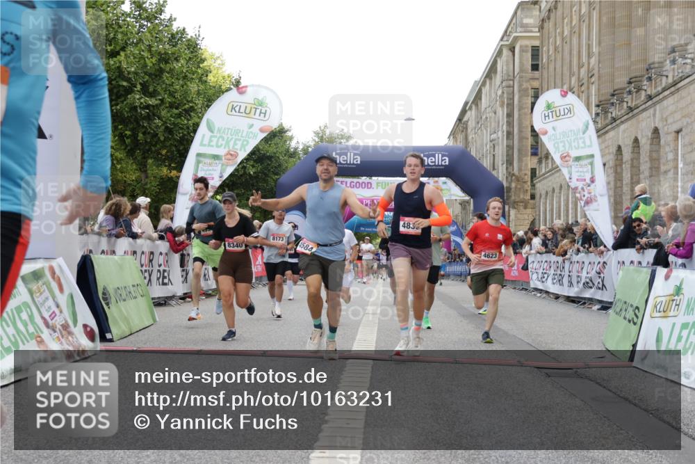 06.09.2026 - CURREX Alsterlauf Yannick Fuchs http://msf.ph/oto/10163231 06.09.2026 09:53:17 Ziel 2036, 2460, 2554, 2704, 3087, 3395, 3396, 4305, 4465, 4539, 4584, 4623, 4707, 4708, 4760, 4833, 4991, 5681, 5886, 5935, 5983, 8173, 8187, 8230, 8340 meine-sportfotos.de