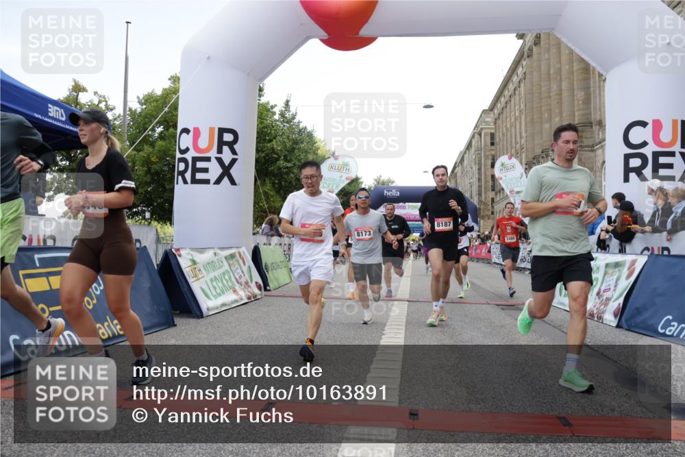 06.09.2026 - CURREX Alsterlauf Yannick Fuchs http://msf.ph/oto/10163891 06.09.2026 09:53:20 Ziel 2036, 2460, 2554, 2561, 3065, 3087, 3395, 3396, 4584, 4623, 4707, 4708, 4833, 4991, 5133, 5886, 5983, 8173, 8187, 8230, 8340 meine-sportfotos.de