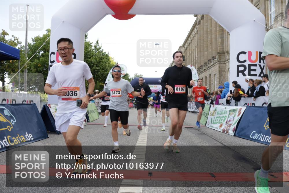 06.09.2026 - CURREX Alsterlauf Yannick Fuchs http://msf.ph/oto/10163977 06.09.2026 09:53:21 Ziel 2036, 2460, 2554, 2561, 3065, 3087, 3395, 3396, 4584, 4623, 4707, 4708, 4833, 4991, 5133, 5983, 8173, 8187, 8230, 8340 meine-sportfotos.de