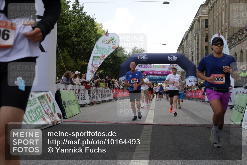 06.09.2026 - CURREX Alsterlauf Yannick Fuchs http://msf.ph/oto/10164493 06.09.2026 09:53:23 Ziel 2036, 2460, 2536, 2554, 2561, 3065, 3087, 3395, 3396, 3953, 4584, 4623, 4749, 4833, 4991, 5133, 5983, 8173, 8187, 8230, 8340 meine-sportfotos.de