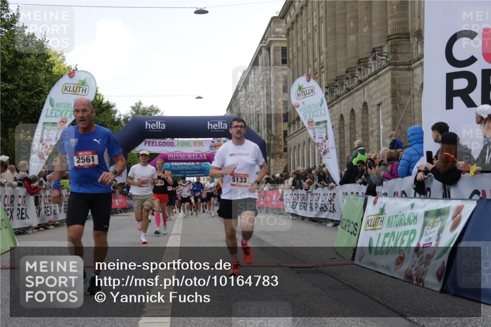 06.09.2026 - CURREX Alsterlauf Yannick Fuchs http://msf.ph/oto/10164783 06.09.2026 09:53:25 Ziel 2036, 2460, 2536, 2554, 2561, 2766, 3065, 3087, 3395, 3396, 3953, 4584, 4623, 4749, 4808, 4833, 4991, 5133, 5983, 8173, 8187, 8340 meine-sportfotos.de
