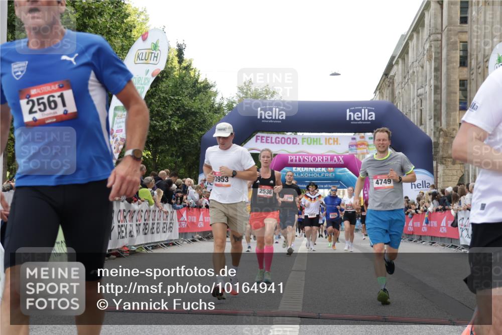 06.09.2026 - CURREX Alsterlauf Yannick Fuchs http://msf.ph/oto/10164941 06.09.2026 09:53:26 Ziel 2036, 2460, 2536, 2554, 2561, 2766, 3065, 3087, 3395, 3396, 3531, 3953, 4620, 4749, 4808, 4991, 5133, 5983, 8173, 8187 meine-sportfotos.de