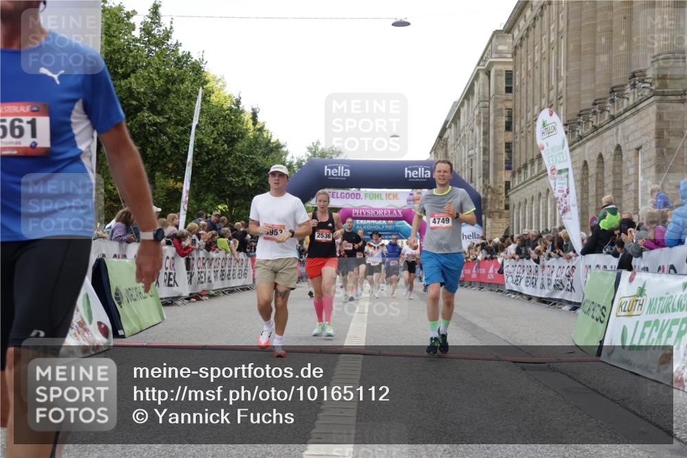 06.09.2026 - CURREX Alsterlauf Yannick Fuchs http://msf.ph/oto/10165112 06.09.2026 09:53:26 Ziel 2036, 2460, 2536, 2554, 2561, 2766, 3065, 3087, 3395, 3396, 3531, 3953, 4620, 4749, 4808, 4991, 5133, 5983, 8173, 8187 meine-sportfotos.de