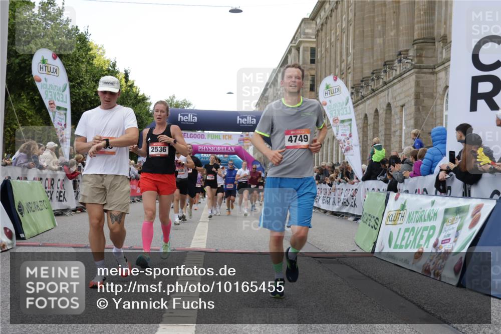 06.09.2026 - CURREX Alsterlauf Yannick Fuchs http://msf.ph/oto/10165455 06.09.2026 09:53:27 Ziel 2460, 2536, 2554, 2561, 2666, 2766, 3065, 3205, 3395, 3396, 3531, 3953, 4620, 4749, 4808, 4980, 5029, 5133, 5822, 5983, 8006, 8187 meine-sportfotos.de