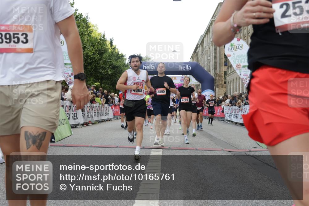 06.09.2026 - CURREX Alsterlauf Yannick Fuchs http://msf.ph/oto/10165761 06.09.2026 09:53:29 Ziel 2536, 2561, 2666, 2766, 2782, 3065, 3205, 3531, 3953, 4620, 4749, 4808, 4945, 4980, 5029, 5133, 5546, 5822, 5839, 8006, 8133 meine-sportfotos.de