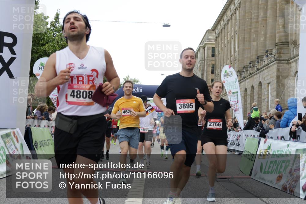 06.09.2026 - CURREX Alsterlauf Yannick Fuchs http://msf.ph/oto/10166096 06.09.2026 09:53:31 Ziel 2536, 2561, 2666, 2766, 2782, 3205, 3531, 3953, 4572, 4620, 4749, 4808, 4937, 4945, 4980, 5029, 5133, 5236, 5546, 5656, 5822, 5839, 6372, 6455, 8006, 8133, 8135 meine-sportfotos.de
