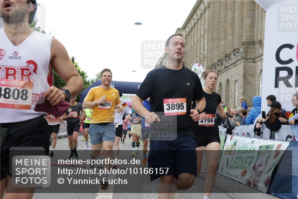 06.09.2026 - CURREX Alsterlauf Yannick Fuchs http://msf.ph/oto/10166157 06.09.2026 09:53:31 Ziel 2536, 2561, 2666, 2766, 2782, 3205, 3531, 3953, 4572, 4620, 4749, 4808, 4937, 4945, 4980, 5029, 5133, 5236, 5546, 5656, 5822, 5839, 6372, 6455, 8006, 8133, 8135 meine-sportfotos.de
