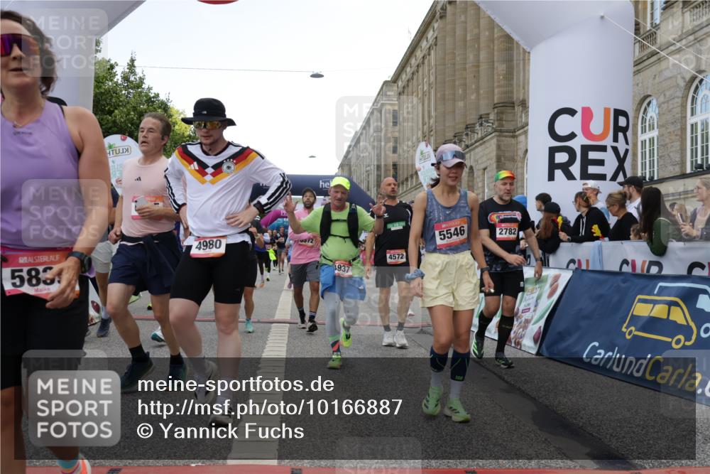 06.09.2026 - CURREX Alsterlauf Yannick Fuchs http://msf.ph/oto/10166887 06.09.2026 09:53:36 Ziel 2666, 2766, 2782, 3205, 3458, 3531, 3964, 4082, 4283, 4572, 4620, 4797, 4808, 4832, 4937, 4945, 4980, 5029, 5110, 5119, 5236, 5446, 5546, 5590, 5656, 5782, 5822, 5839, 6372, 6455, 8006, 8133, 8135 meine-sportfotos.de
