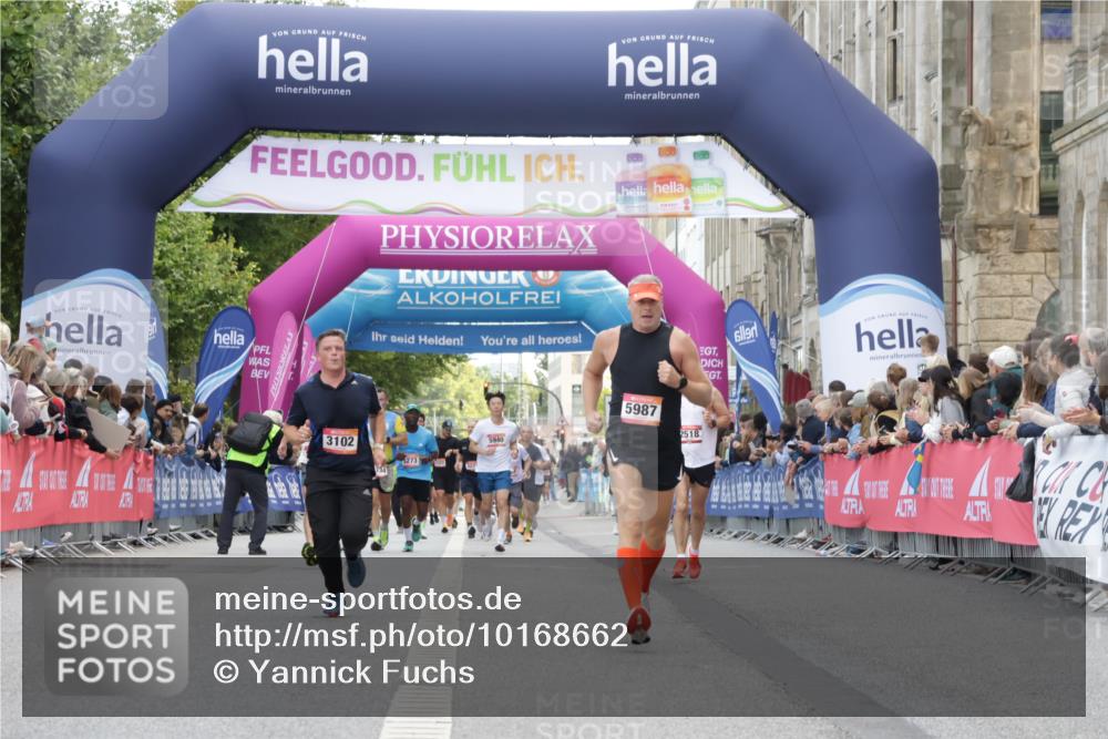 06.09.2026 - CURREX Alsterlauf Yannick Fuchs http://msf.ph/oto/10168662 06.09.2026 09:53:49 Ziel 2537, 3102, 3661, 4571, 4617, 5483, 5884, 5987, 6477 meine-sportfotos.de