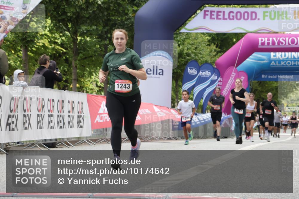 06.09.2026 - CURREX Alsterlauf Yannick Fuchs http://msf.ph/oto/10174642 06.09.2026 12:01:22 Ziel 1026, 1243 meine-sportfotos.de