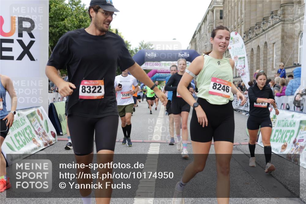 06.09.2026 - CURREX Alsterlauf Yannick Fuchs http://msf.ph/oto/10174950 06.09.2026 09:54:08 Ziel 2347, 2359, 2530, 3231, 3391, 3483, 3556, 3701, 3852, 3944, 4053, 4054, 4564, 4801, 4803, 4925, 4965, 5103, 5120, 5182, 5354, 5528, 5684, 5696, 5900, 5940, 6016, 6184, 6234, 8246, 8299, 8322 meine-sportfotos.de