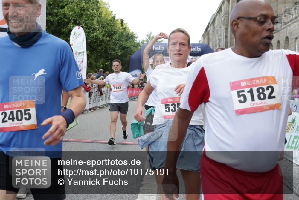 06.09.2026 - CURREX Alsterlauf Yannick Fuchs http://msf.ph/oto/10175191 06.09.2026 09:54:16 Ziel 2359, 2405, 2415, 2530, 3391, 3483, 3770, 4053, 4054, 4182, 4308, 4309, 4316, 4326, 4564, 5103, 5120, 5182, 5353, 5528, 5684, 5696, 5900, 5934, 6287, 6442 meine-sportfotos.de