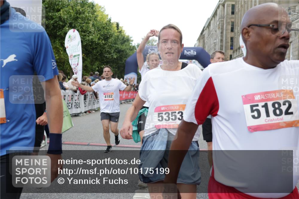 06.09.2026 - CURREX Alsterlauf Yannick Fuchs http://msf.ph/oto/10175199 06.09.2026 09:54:17 Ziel 2359, 2405, 2415, 2530, 3391, 3393, 3591, 3770, 4053, 4054, 4182, 4308, 4309, 4316, 4326, 4564, 5103, 5120, 5182, 5353, 5900, 5934, 6287, 6442, 8179 meine-sportfotos.de