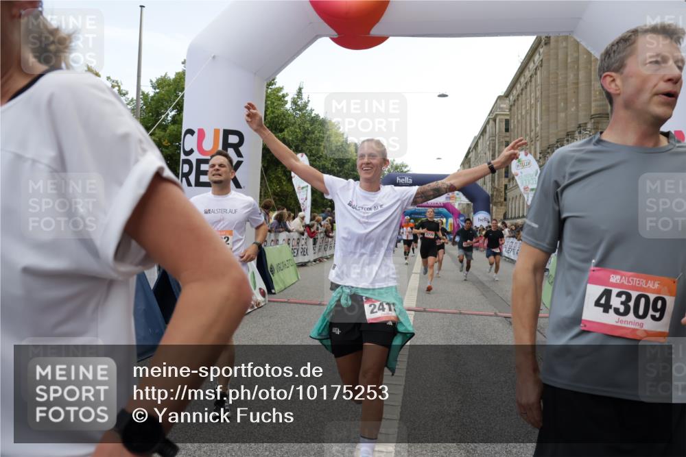 06.09.2026 - CURREX Alsterlauf Yannick Fuchs http://msf.ph/oto/10175253 06.09.2026 09:54:18 Ziel 2359, 2405, 2415, 2530, 3391, 3393, 3591, 3770, 4053, 4054, 4182, 4308, 4309, 4316, 4326, 4564, 5103, 5120, 5182, 5353, 5579, 5900, 5934, 6287, 6442, 8179 meine-sportfotos.de