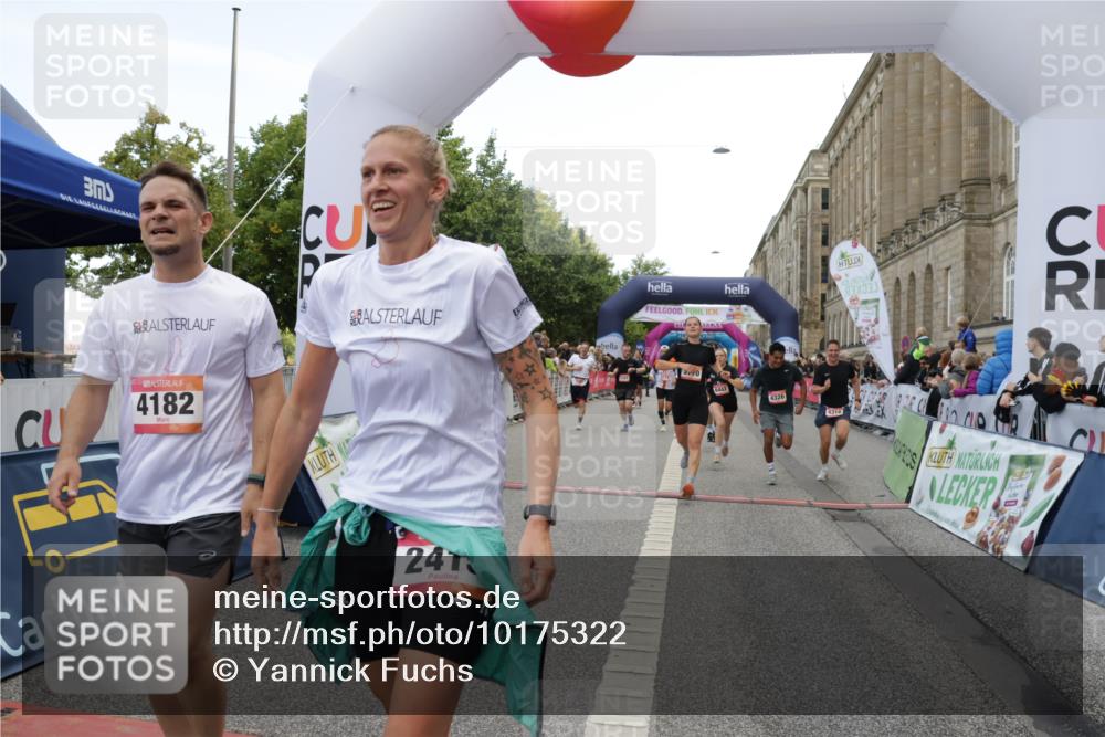 06.09.2026 - CURREX Alsterlauf Yannick Fuchs http://msf.ph/oto/10175322 06.09.2026 09:54:19 Ziel 2359, 2405, 2415, 2530, 3391, 3393, 3591, 3770, 4182, 4308, 4309, 4316, 4326, 4564, 5120, 5182, 5353, 5579, 5900, 5934, 6194, 6287, 6442, 8179 meine-sportfotos.de